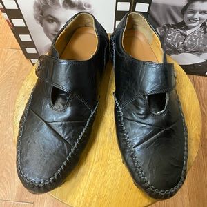 Men’s Black Leather Velcro Moccasin Gently Worn